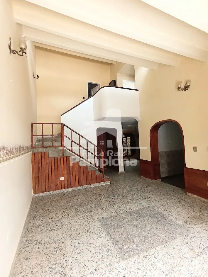 Estupenda casa en barrio residencial