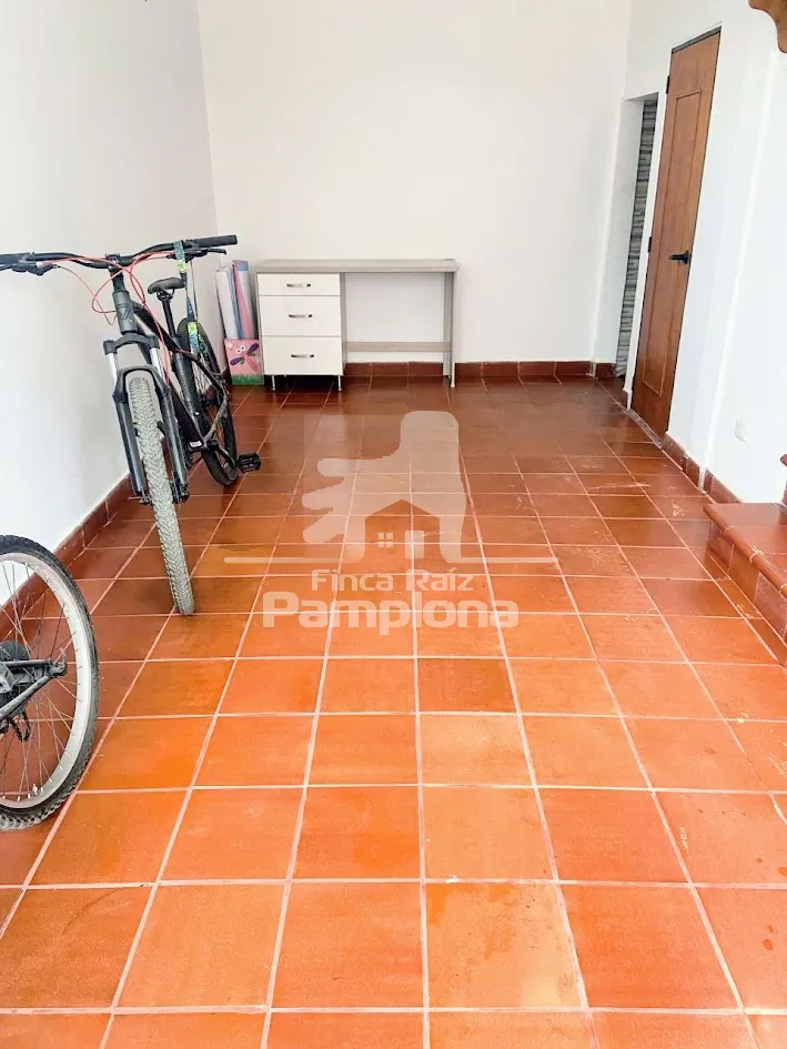 Linda casa con garaje en venta
